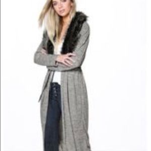 Faux fur collar cardigan.